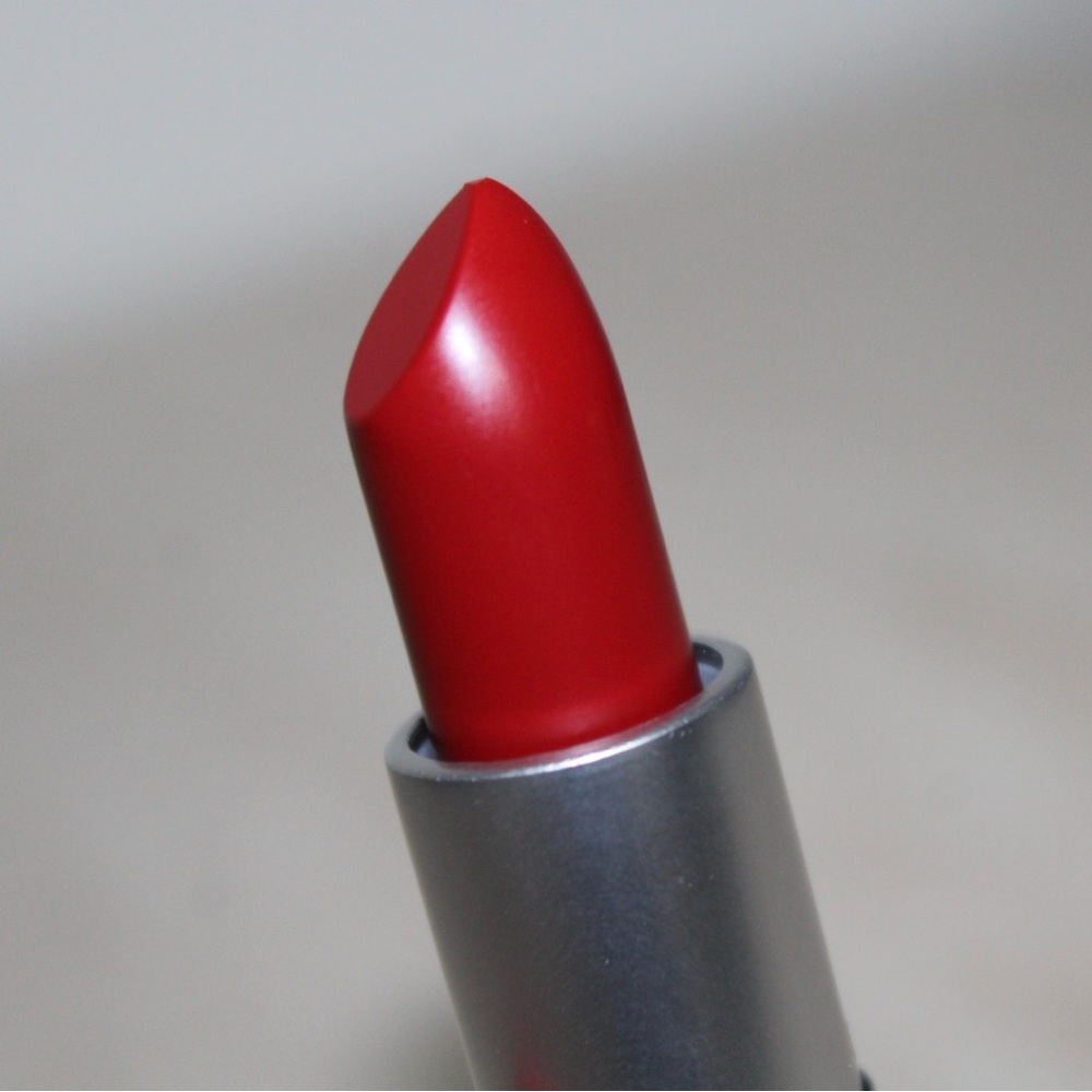 MAC Cosmetics Snow Ball ‘Russian Red’ Matte Lipstick (NWOB) - Picture 10 of 15
